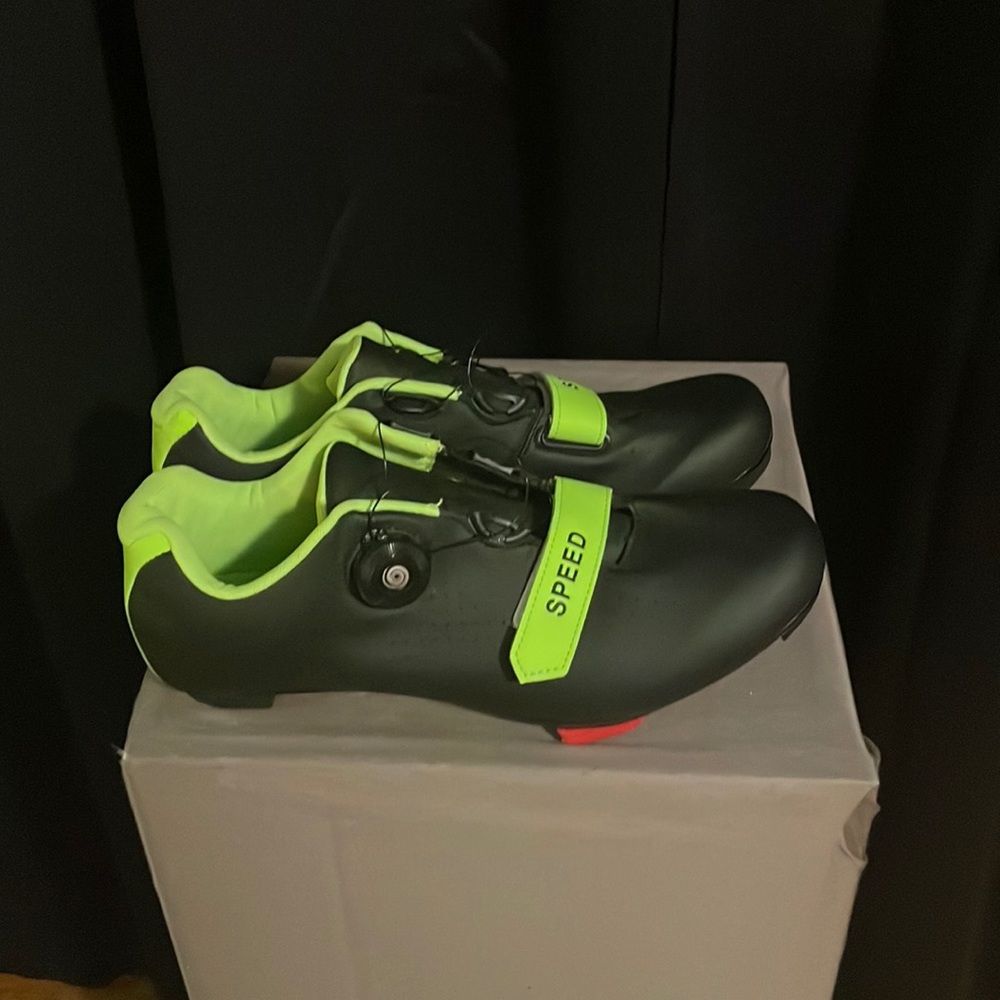 Speed men’s bike shoes, size 9 1/2